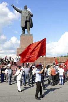 吉尔吉斯临时政府支持者与反对者交火28伤